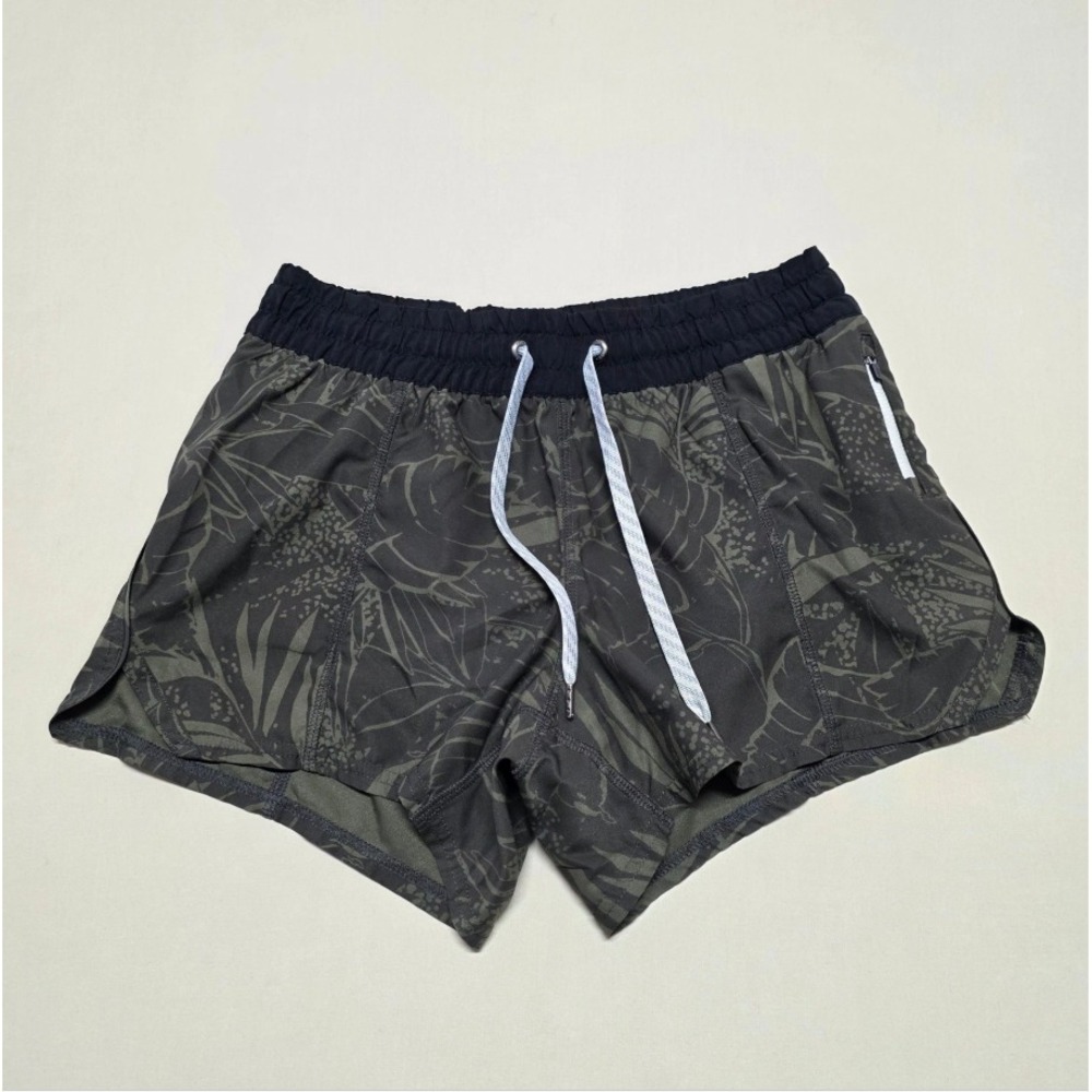 Vuori Kore Short Woman Small Green Camo Print Athletic Stretch Running VW365